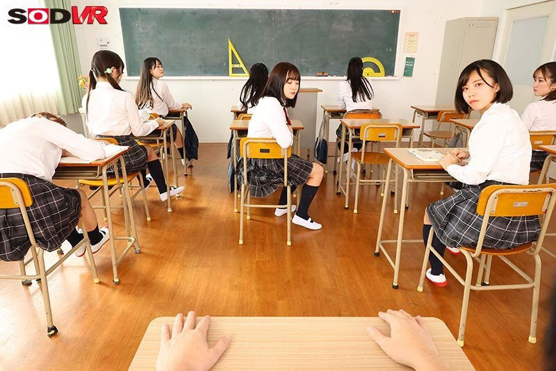 【VR】【8K】シン・学校掃除の時間 教室・廊下 雑巾がけパンチラVR 3