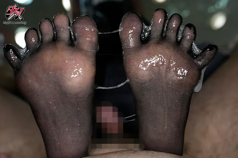 【蒸れパンストの極み】倉本すみれさんの美脚が「男をダメにする」理由を徹底レビュー!【dass00708】のサンプル画像2