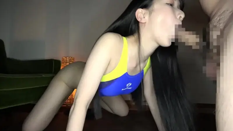 ボディラインが丸わかりの競泳水着姿の女性 宮西ひかる