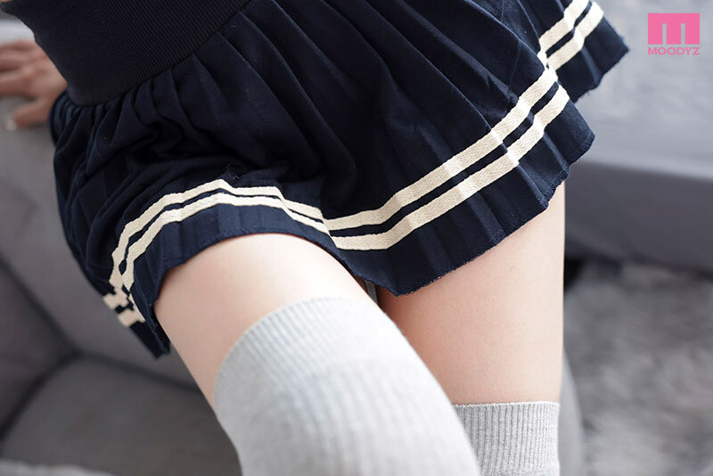 【FANZA VRレビュー】新井リマの絶対領域！妹のミニスカ×ニーハイに理性が崩壊する89分4